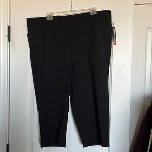 NWT black dress capris